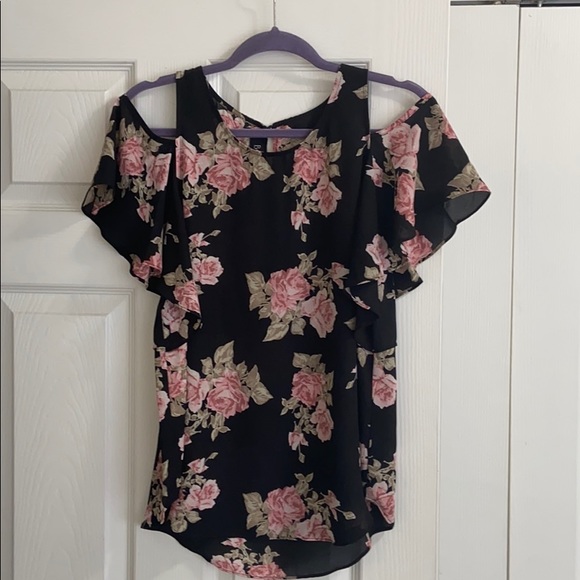 Cold shoulder top - Picture 2 of 5